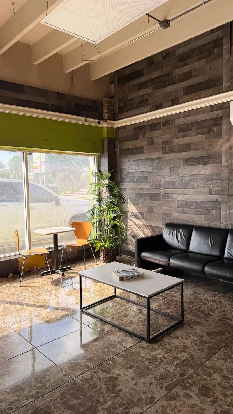 The customer lounge at Auto Tire Rivera